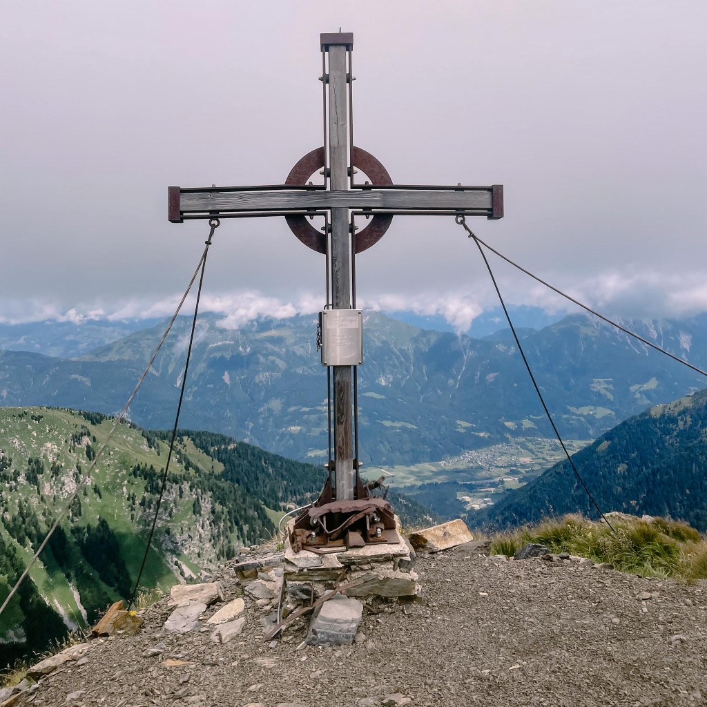 Gipfelkreuz des Köderkopfes in den Karnischen Alpen 