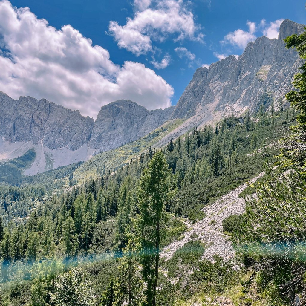 Ausblick auf die Biegenköpfe und den Wolayer Kopf 