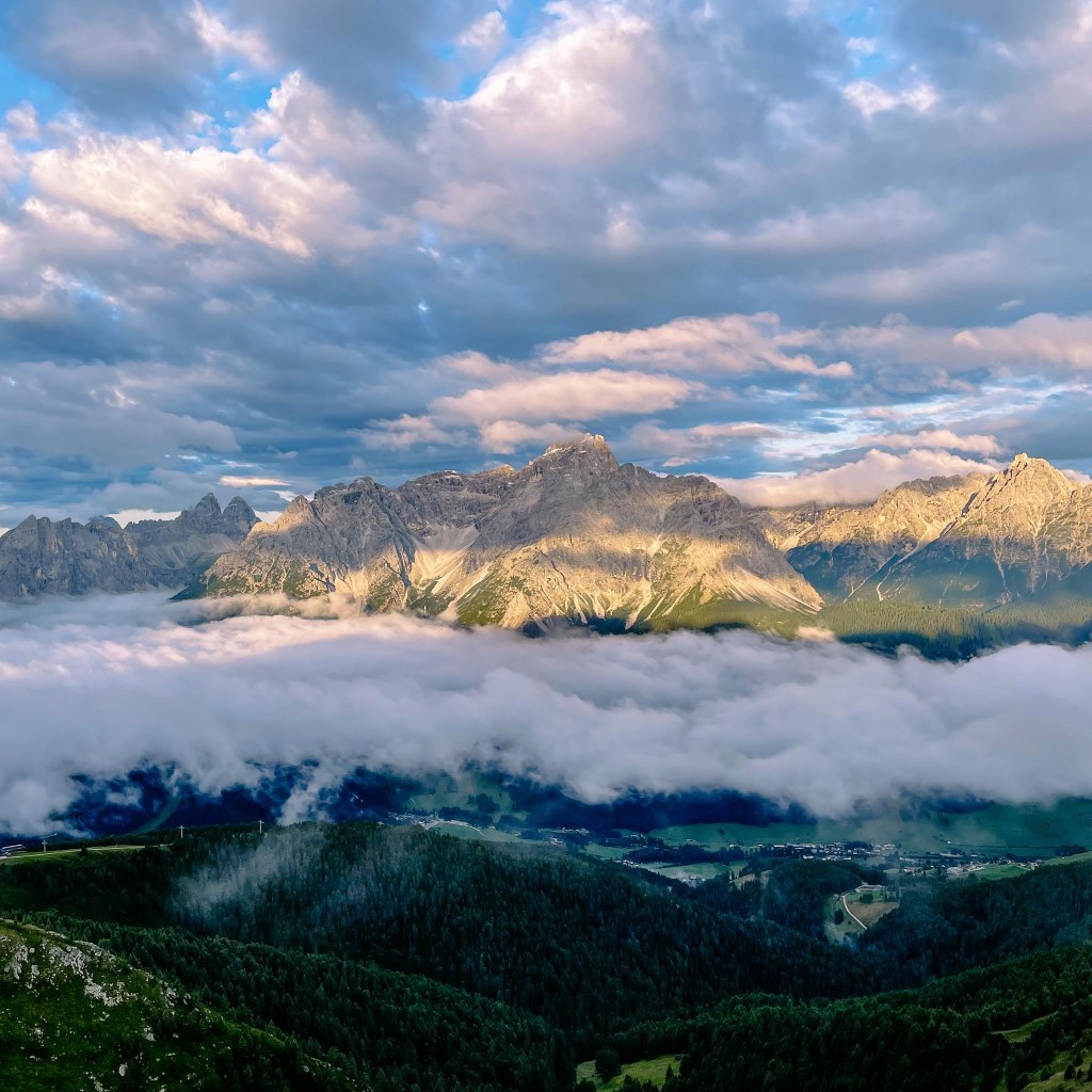 Ausblick von der Sillianer Hütte, Bergpanorama Morgenstimmung 