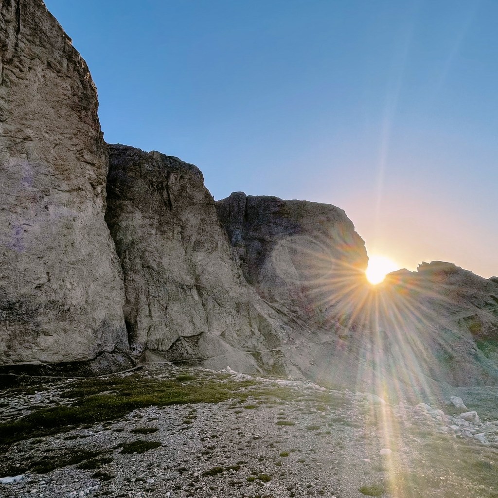 Sonnenaufgang in den Bergen 