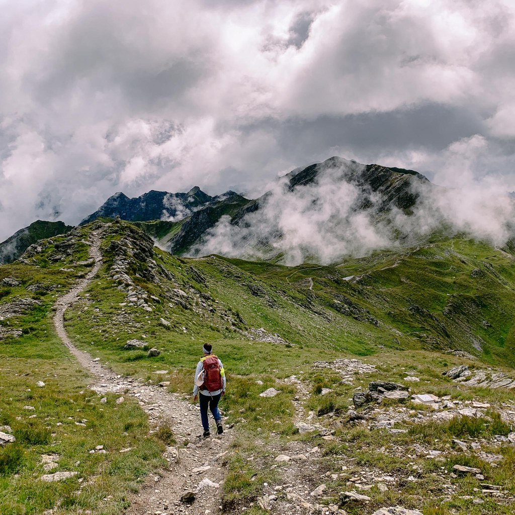 Person auf dem Karnischen Höhenweg 