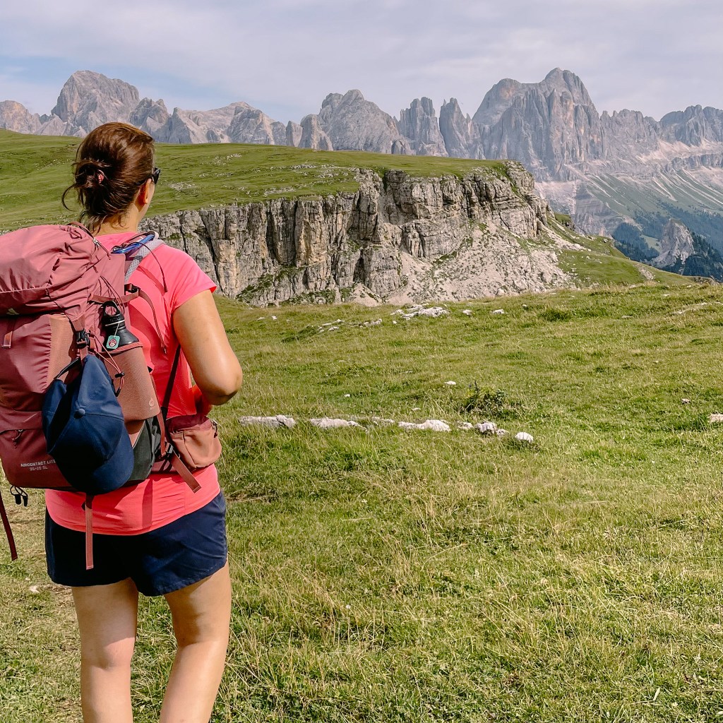 Das Bild zeigt mich mit dem Blick Richtung Rosengarten 