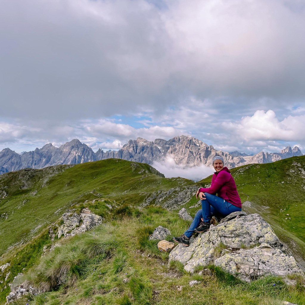 Person vor Bergkulisse 