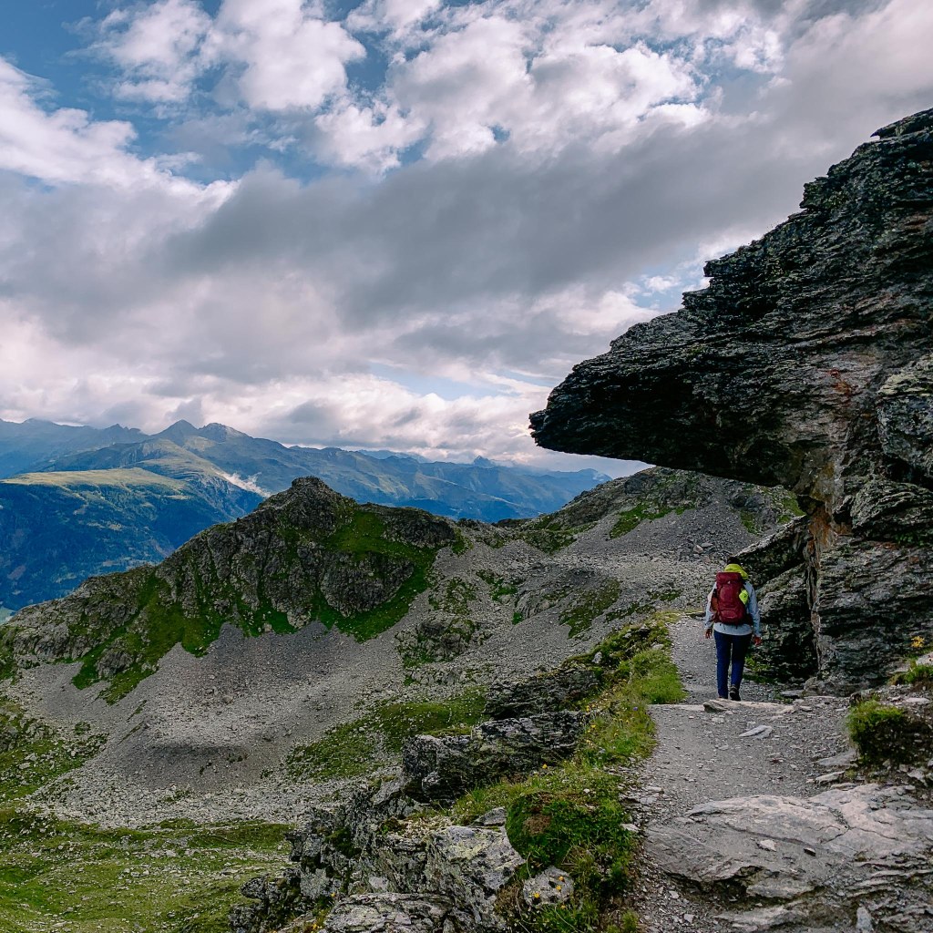 Person auf dem  Karnischen Höhenweg 