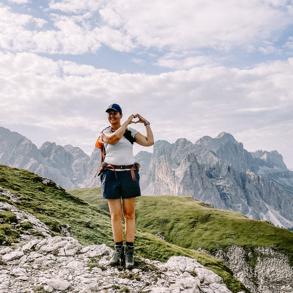 Ich mit Herz vor dem Rosengartenmassiv 