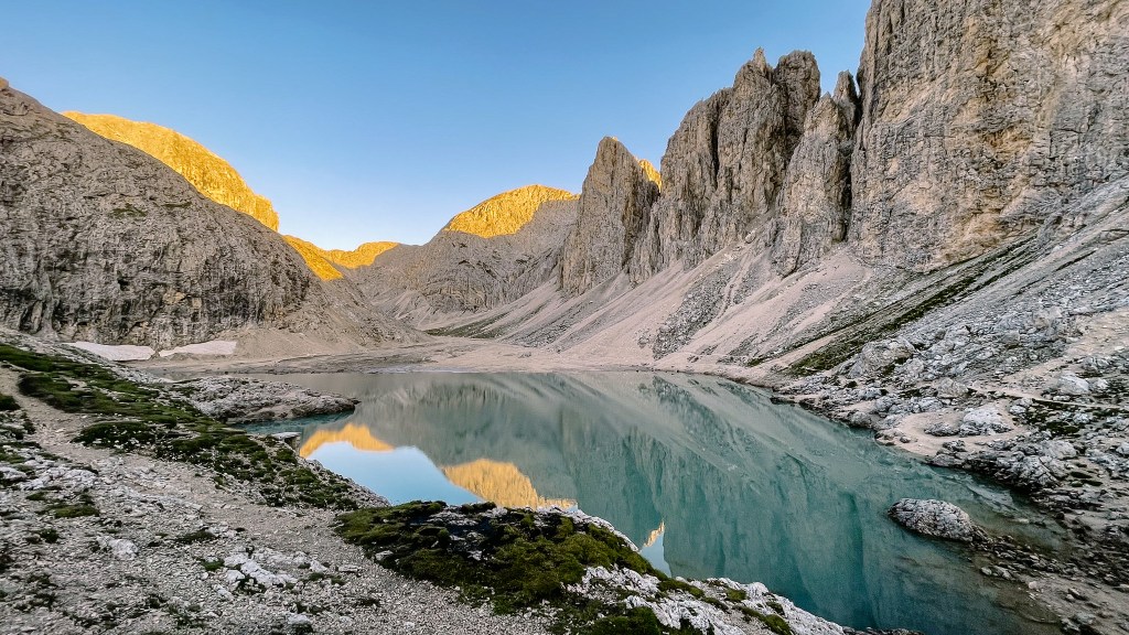 Morgenstimmung am Antermoia See